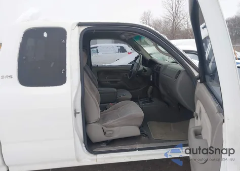 2002 Toyota Tacoma Prerunner z USA, uszkodzony, nr VIN 5TESM92N22Z133095